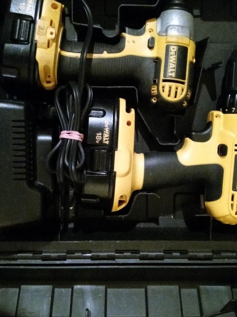 Dewalt 18V DC759 Drill Driver/DC825 Impact Combo With 2 Batteries And Charger