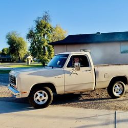 1985 Dodge D150 (Manual Transmission)