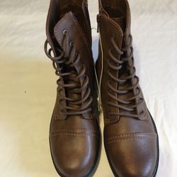 Universal Thread  Ladies 8.5 & 6, Brown “Hiking”Boots 