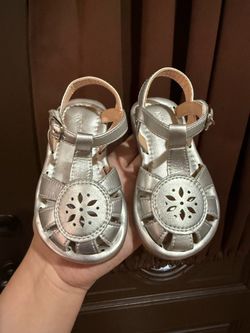 Toddler girl silver leather sandals