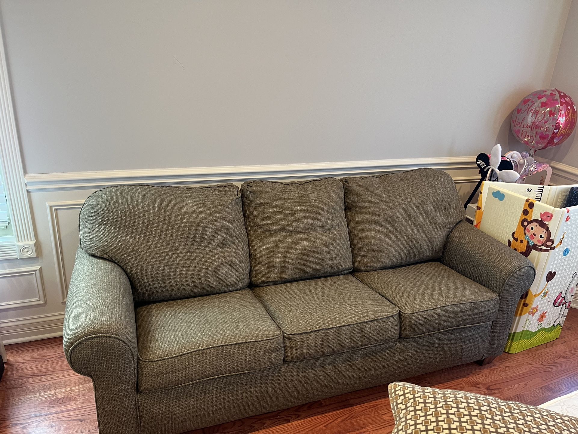 Flexsteel Queen Size Sleeper Sofa - Flexible On price