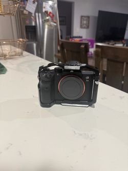 Sony A7 iii + small rig cage