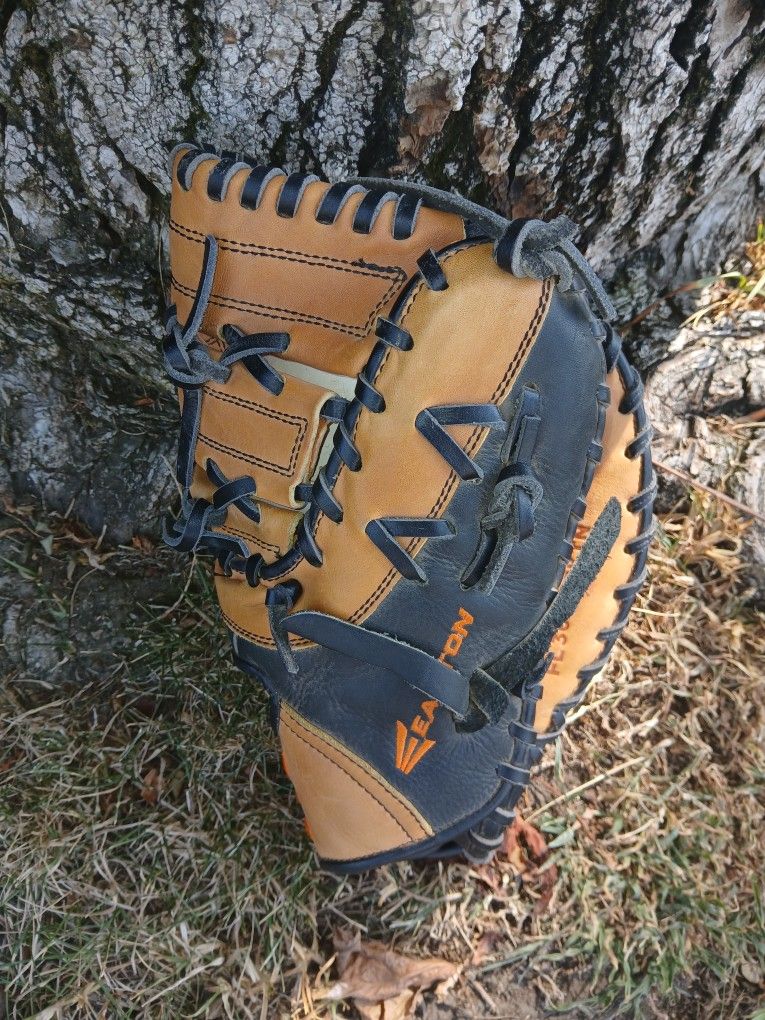 EASTON "YOUTH" FIRST BASEMENS" GLOVE. LOCATED IN GLENDORA PRICE IS "FIRM "