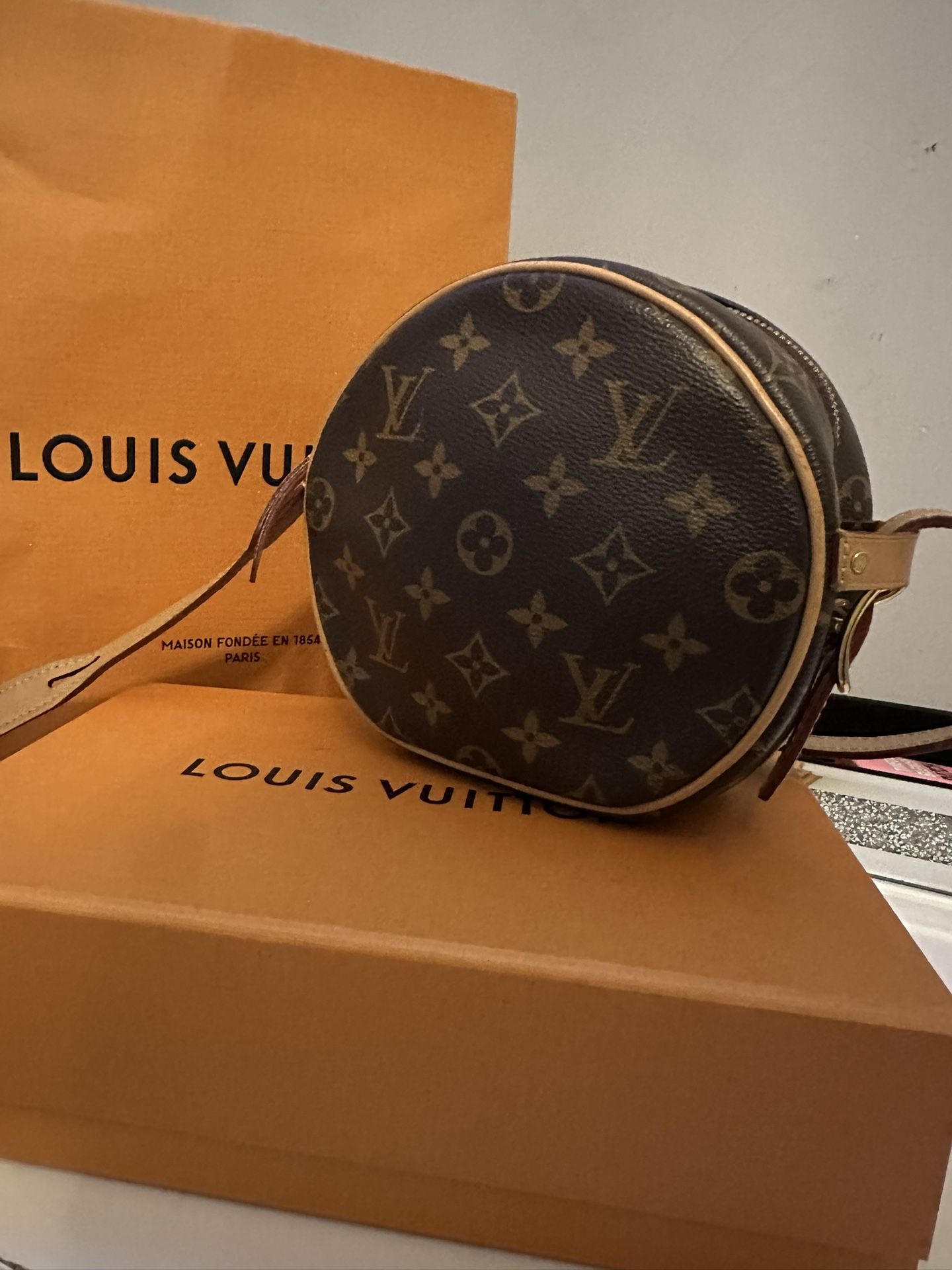Louis vuitton crossbody bag
