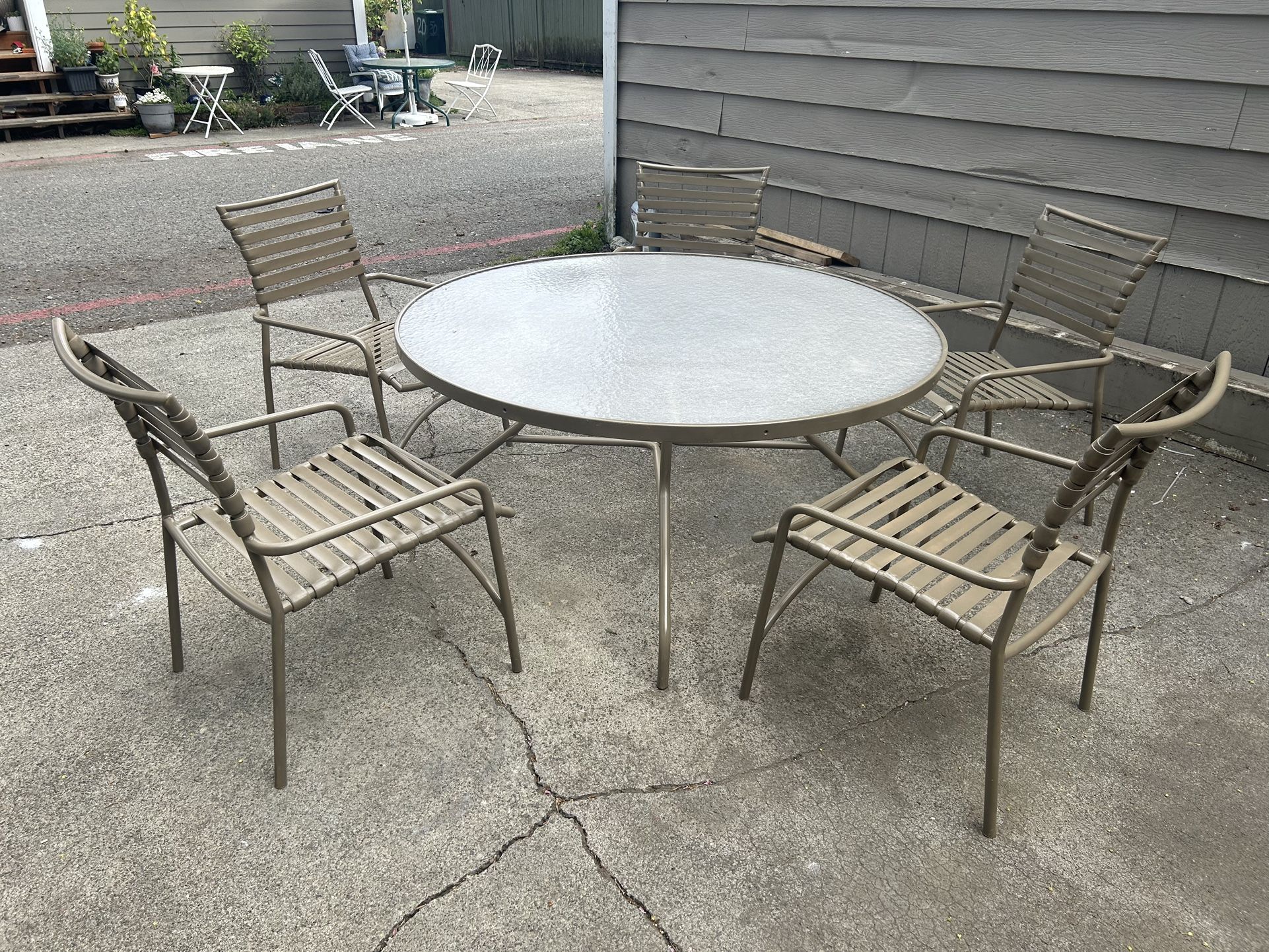 Amazing Patio Set Of Table And 5 Chairs