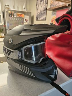 Large BILT Helmet/ Leatt goggles