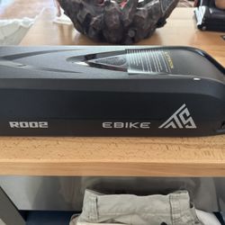 NEW ROO2 E-Bike Battery w/ Charger 