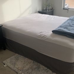 Queen size bed Wit Side Tables 