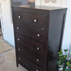 Dresser 
