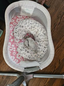 Bassinet swivel sleeper