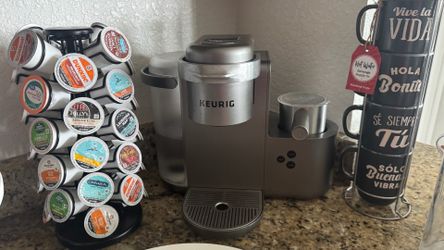 Keurig con su frother y su Pods Station