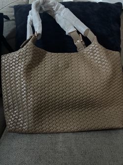 Woven beige purse