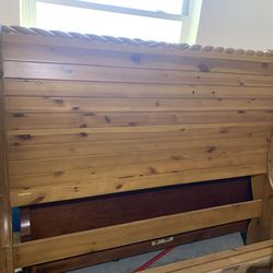 Queen bed frame *PICK UP ONLY*
