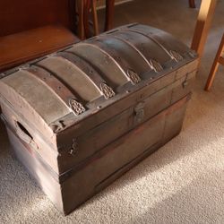 Vintage chest 