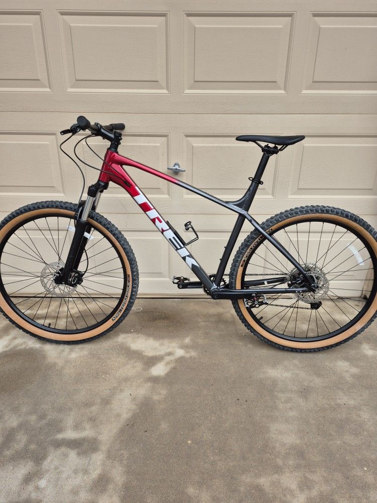 TREK MARLIN 6 MOUNTAIN BIKE, 29ER, 1X10 (XLARGE FRAME)