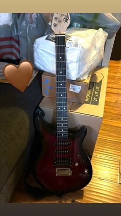 Rogue Rocketeer Electric Guitar Pack (Wine Burst)