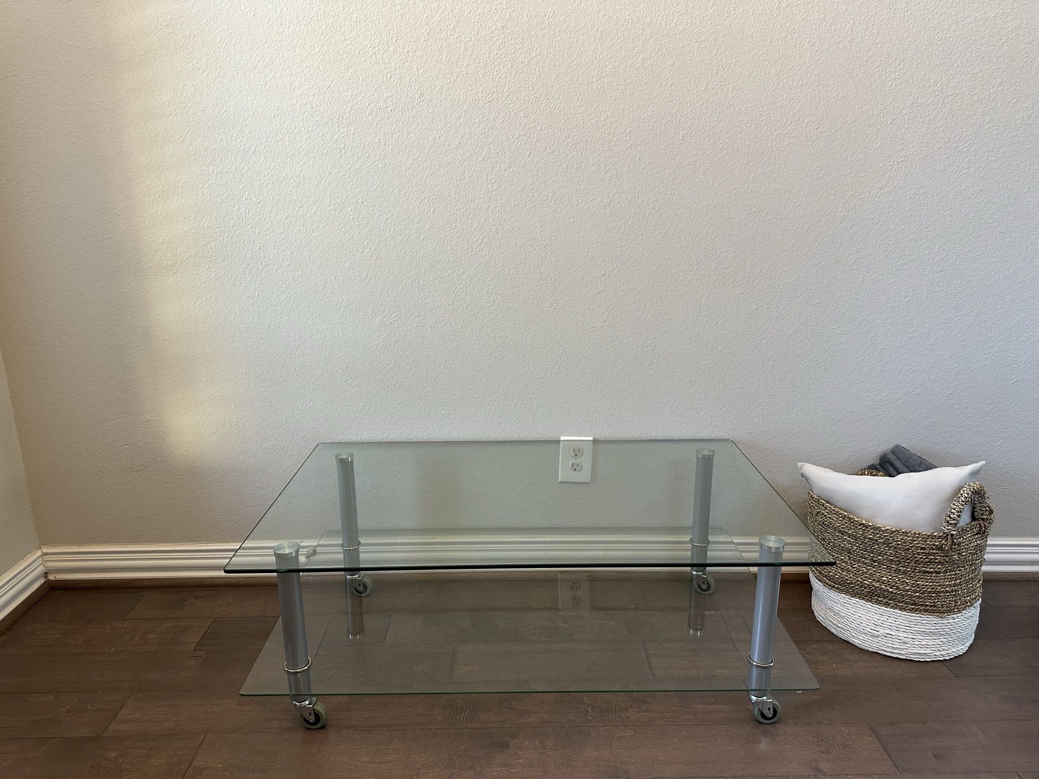 TV Stand-Glass w/weels