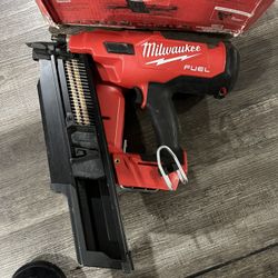 Milwaukee Framing Nailer 3 1/2 Inch 18 Volt 21 Degree 
