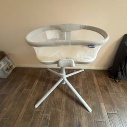 Halo Bassinet - Adjustable, Like New