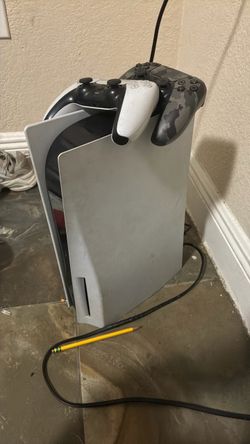Selling ps5 controllers come with it