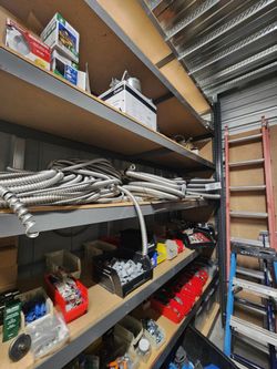 Heavy duty industrial warehouse shelving