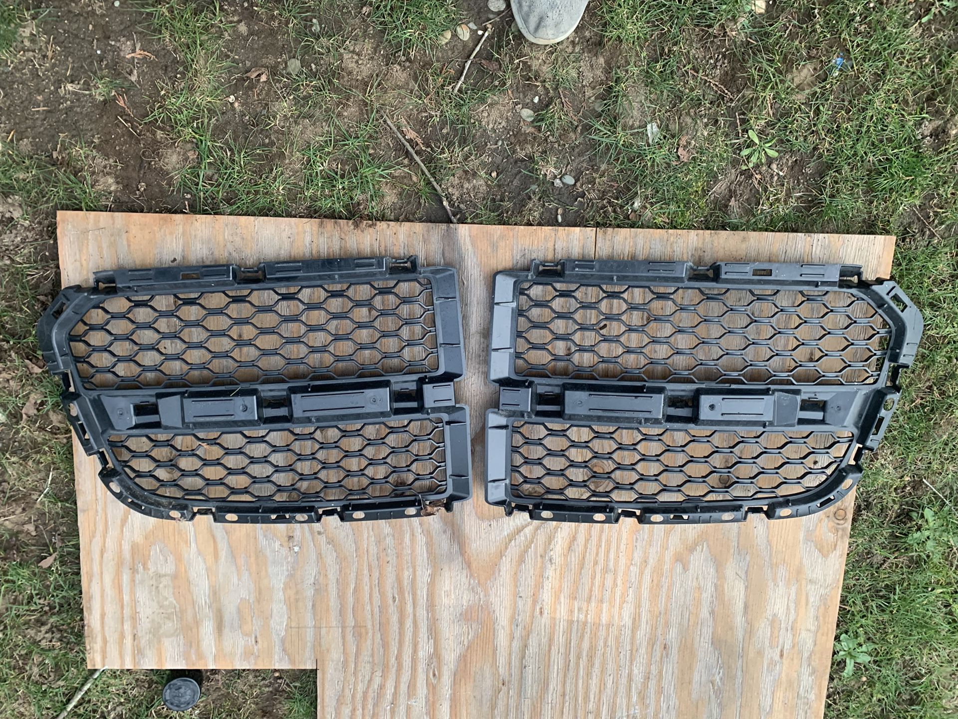 16 ram 1500 grille inserts