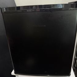 Hisense Mini Fridge Color Black 