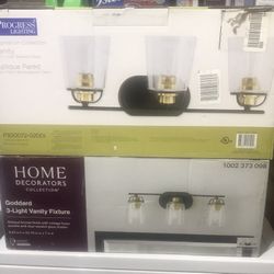 3 -light vanity fixture  $ 80 dlls cada uno  Nuevo  Estoy en northeast 