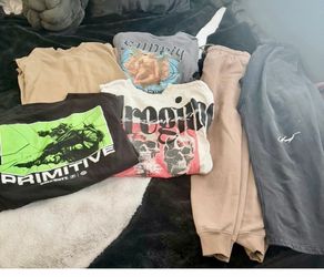 Men’s clothing size large.  All for $5