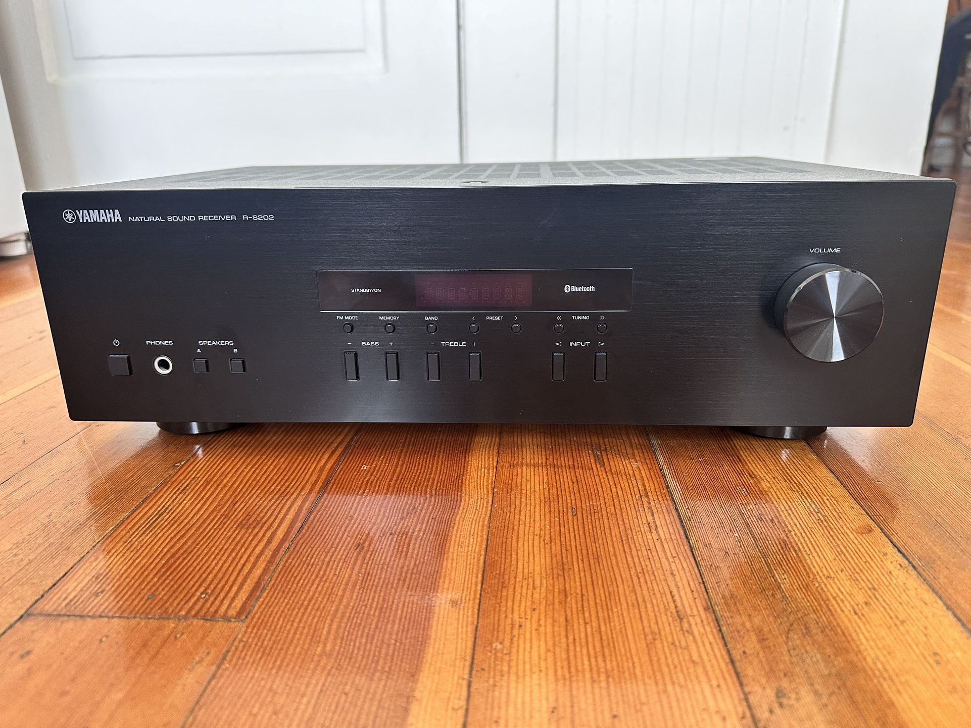 YAMAHA R-S202 Bluetooth Stereo Receiver Like New