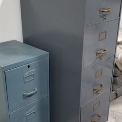 $20 Two Metal File Cabinets . 4drawer & 2drawer. No Locks/keys