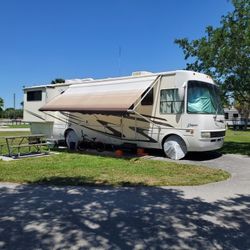 2002 National Dolphin 5356 RV