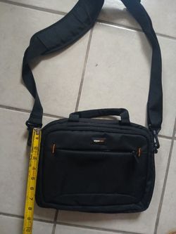 Amazon basics tablet bag with compartments