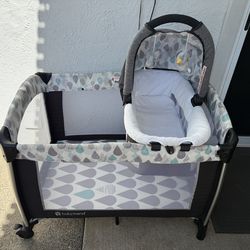 Baby Playard/Playpen with bassinet