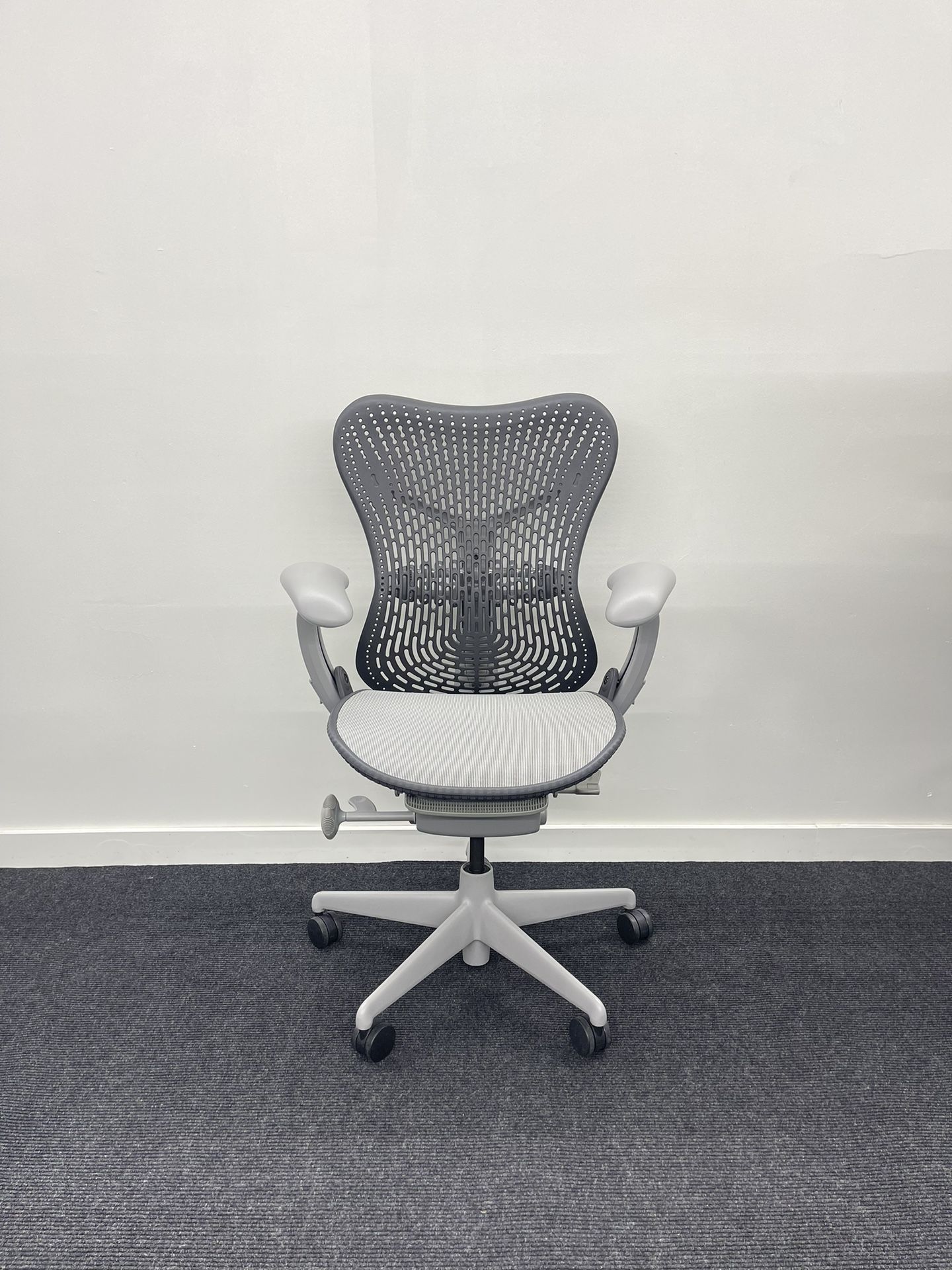 HERMAN MILLER MIRRA CHAIR FULLY LOADED 🔥🔥BRAND NEW SEAT PAN🔥🔥LUMBAR SUPPORT,FRONT FLEX SEAT DELIVERY AVAILABLE