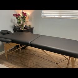 Professional Massage Table & Sheets. 