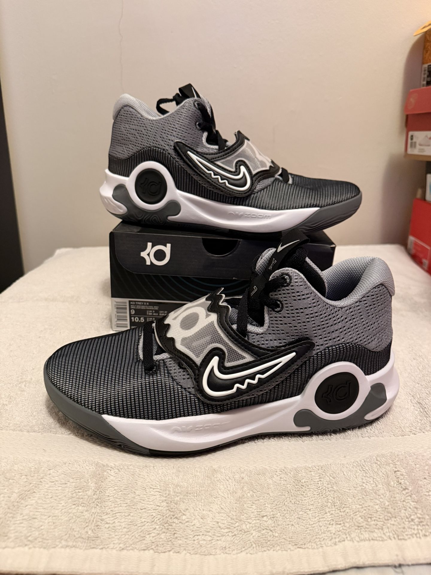 Nike KD Shoes size 9 Brand New and Original Zapatos De KD talla 9 Nuevos y Originales