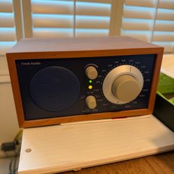 Tivoli Audio Henry Kloss Model One AM FM Radio Preowned good condition