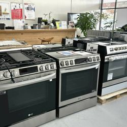 Prices START at $499-Various GAS and Electric Ranges-Scratch N Dent