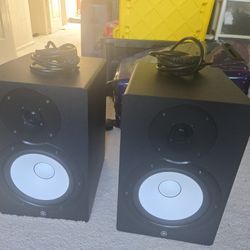 2 Yamaha Model HS8 Studio Monitors 8"