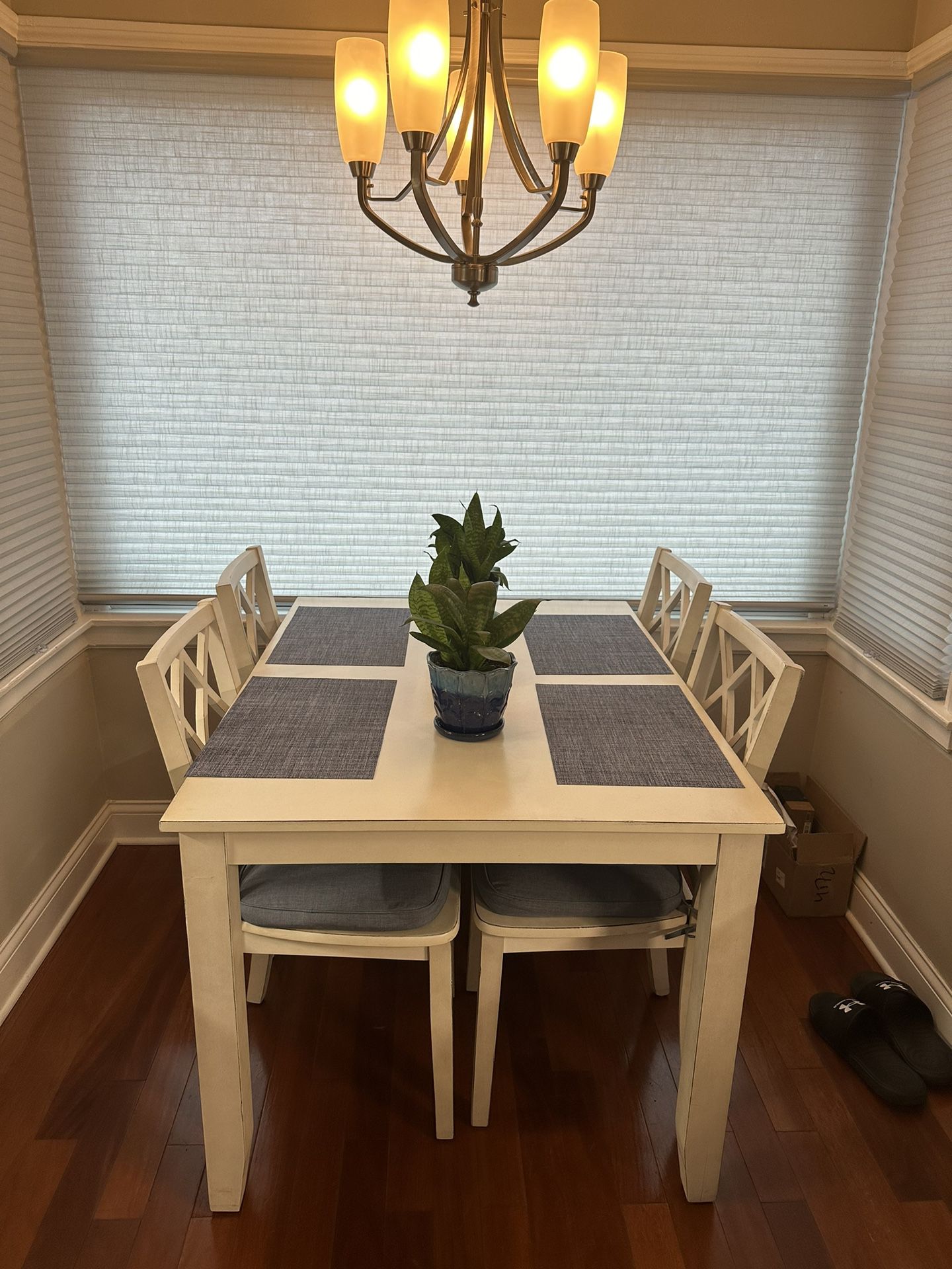 3’ X 4’ Kitchen Table And Chairs 