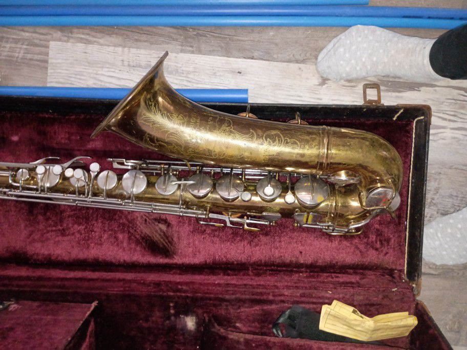 1952 Saxophone Tenor Pan American 🎶🎵🎵
