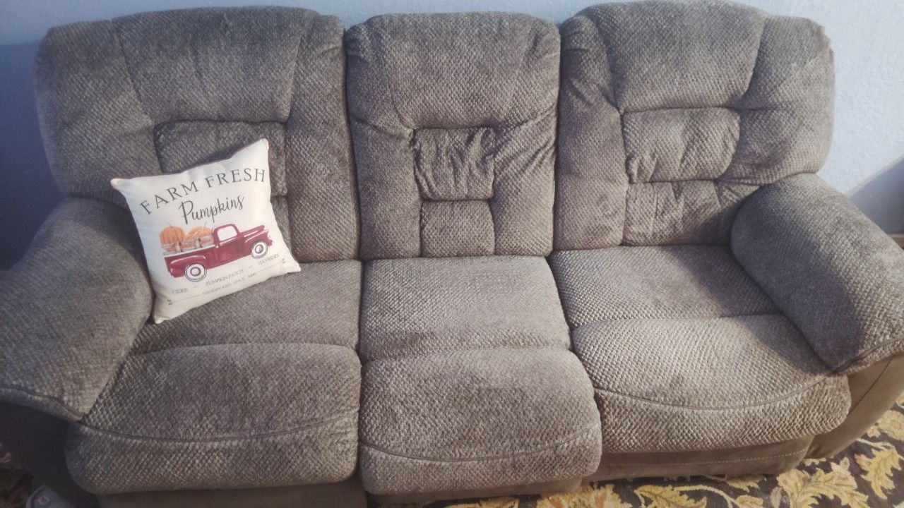 2 Pc Couch 4 Recliners 