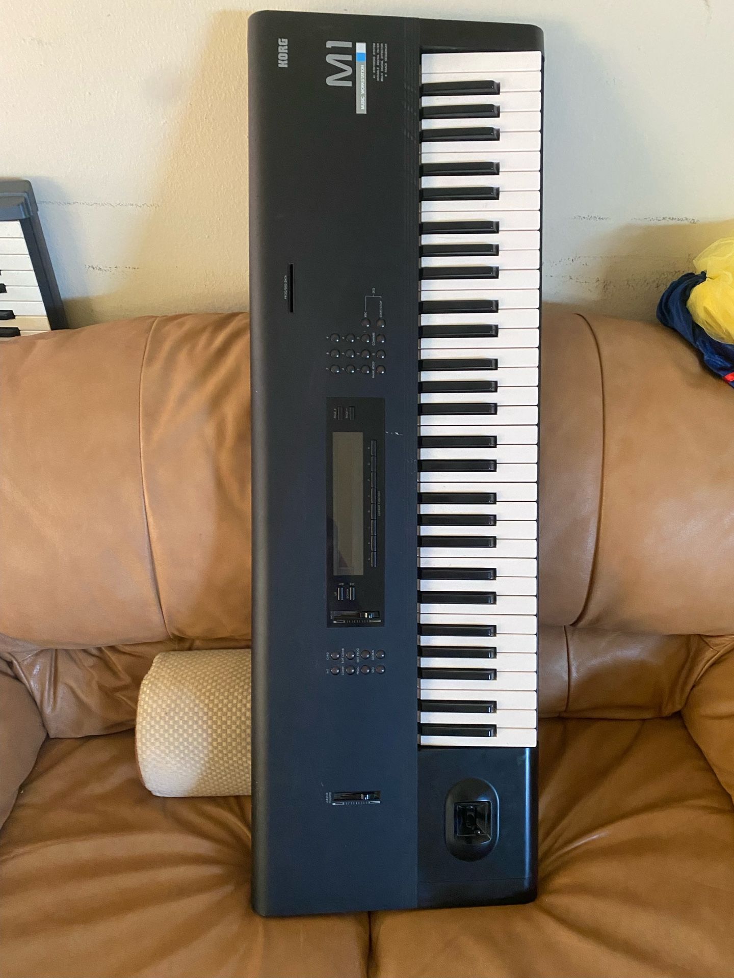 KORG M1