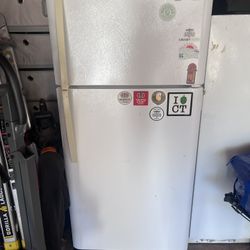 Free garage Fridge And Stand Up freezer 