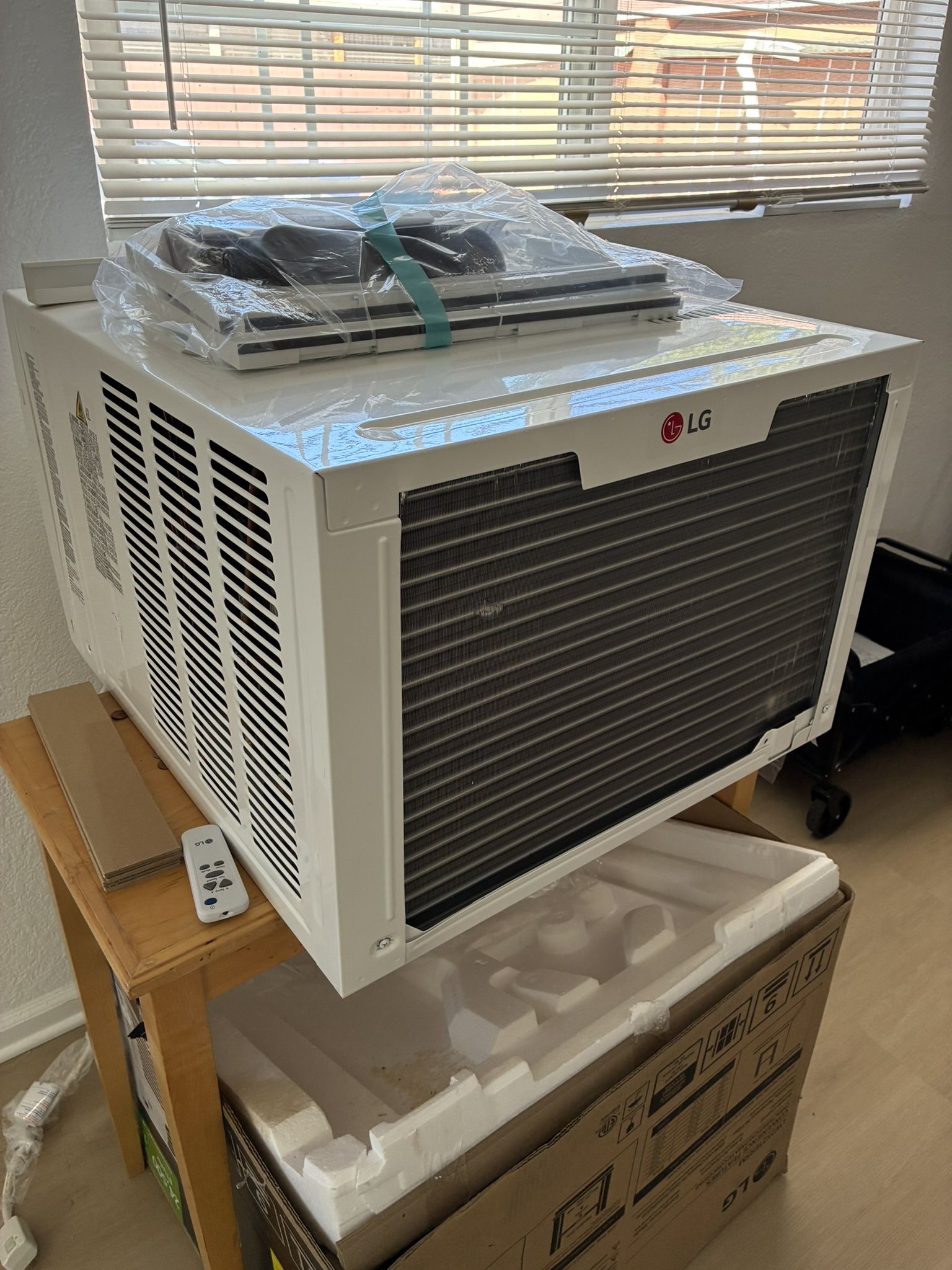 LG Room Air Conditioner – 24,500 BTU (Extra Large Room, 1,550 sq. ft.)