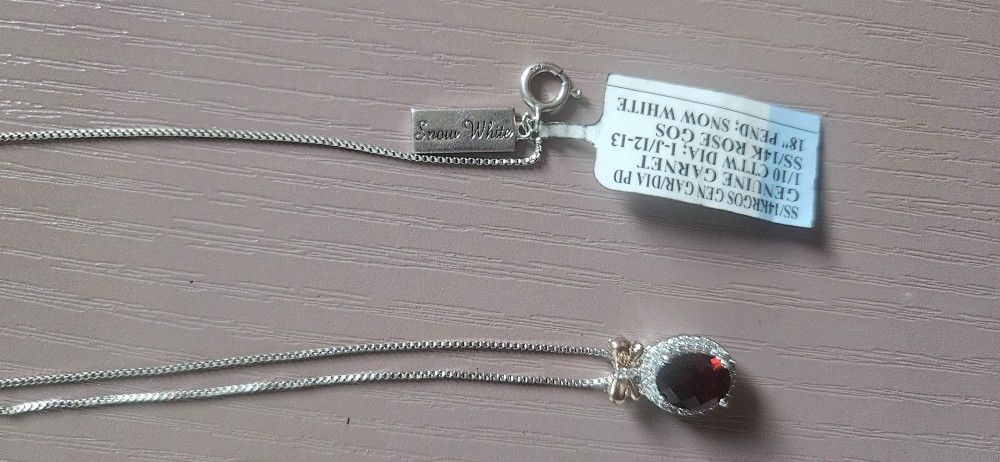 Snow White DISNEY necklace Garnet Real