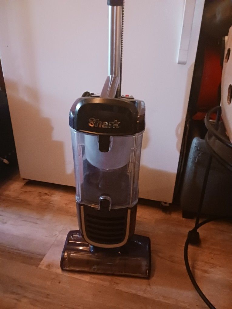 Shark Vacuum Upright UV850 Performance Lift Away Powerful Pet Hair Remover