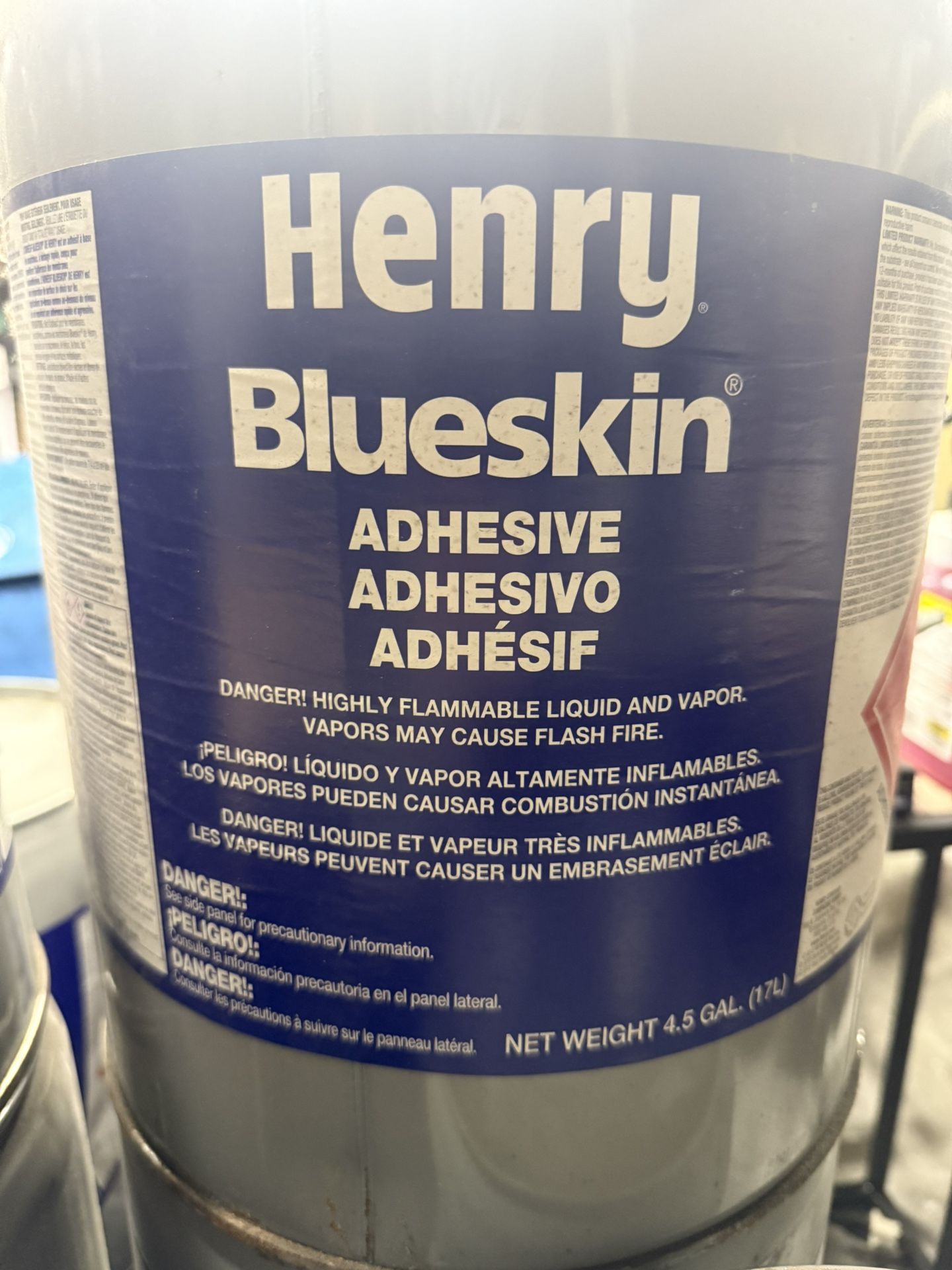 Henry blue skin adhesive 4.5g with spout
