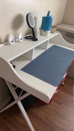 Computer desk